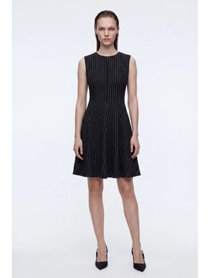 Hakke Çizgili Eteği Belden Açılan Bisiklet Yaka Mini ELBİSE