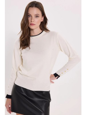 Tudors Kadın Slim Fit Dar Kesim Bisiklet Yaka Garnili Düğme Detaylı Ekru Triko Kazak
