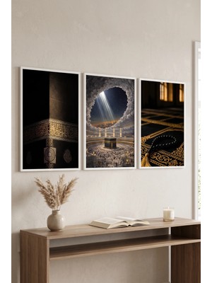 Beyaz Ahşap Çerçeveli Dini Kabe Temalı Duvar Tablosu 3’lü Set Siyah Gold Islami Desenli Modern Dekorasyon Kabartma Görünümlüdür