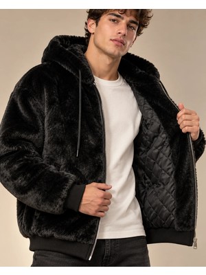 Can Moda Canmoda Private Yazı Aplikeli Siyah Parlak Peluş Kapitone Astarlı Kapüşonlu Ceket