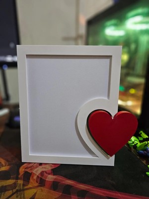 3D Baskı Kalp Detaylı Fotoğraf Çerçevesi Masaüstü Romantik Çift Fotoğraf Çerçevesi Beyaz Kırmızı