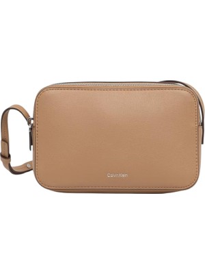 Kawin Cal Vin Klein Foıl Logo Elongated Camera Bag El Çantası Kadın
