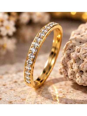 Xuping Kadın Gold Renk Paslanmaz Çelik Tek Sıra Parlak Taşlı Yarımtur Yüzük – Zarif Minimal Ince Alyans Modeli