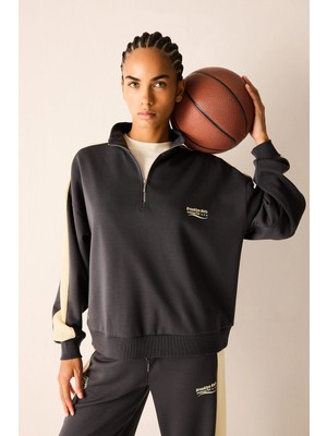 DeFacto NBA Brooklyn Nets Relaxed Fit Yarım Fermuarlı Şeritli Skuba Dalgıç Kumaş Sweatshirt H4226AX26AU