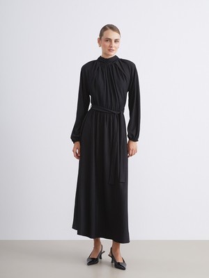 LC Waikiki Lcw Modest Siyah Dik Yaka Dokulu Elbise