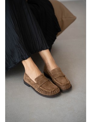 Selin Shoes Blaine Hakiki Deri Büzgülü Küt Burun Kadın Loafer- Taba Süet