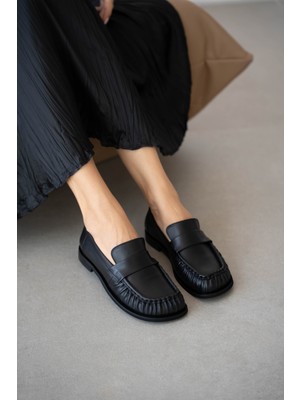 Selin Shoes Blaine Hakiki Deri Büzgülü Küt Burun Kadın Loafer- Siyah Deri