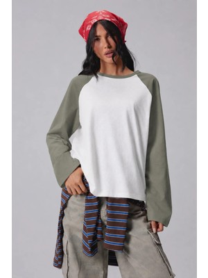 Tarz Cool Kadın Oversize Kontrast Kollu Raglan Bisiklet Yaka Düşük Omuzlu T-Shirt