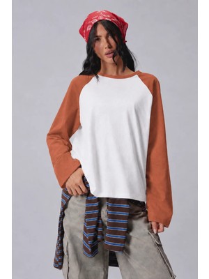 Tarz Cool Kadın Oversize Kontrast Kollu Raglan Bisiklet Yaka Düşük Omuzlu T-Shirt