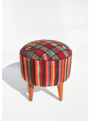 Kilim Co. Lucy Kilim Detaylı Ahşap Ayaklı Puf