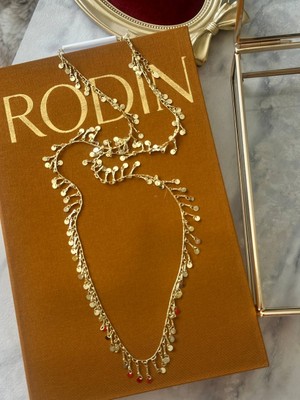 Esmeray Aksesuar Gold Renk Rodyum Kaplama Saçaklı Pul Detaylı Zincir Kolye Uzunluk 80 Cm. 85 Cm.