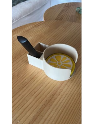 3D Baskı Kumanda Bölmeli Bardak Altlıklı Sehpa Düzenleyici Limon Desenli Bardaklık Krem Sarı