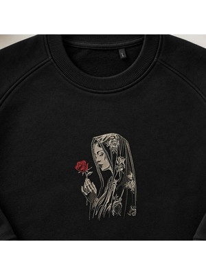 Güllü Dindar Kadın Nakışlı Bisiklet Yaka Sweatshirt Unisex