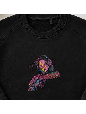 Silahlı Siberpunk Kız Nakışlı Bisiklet Yaka Sweatshirt Unisex
