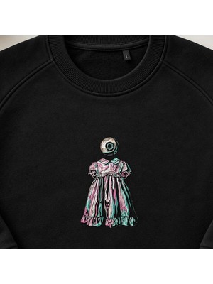 Ürkütücü Oyuncak Bebek Sürreal Nakışlı Bisiklet Yaka Sweatshirt Unisex