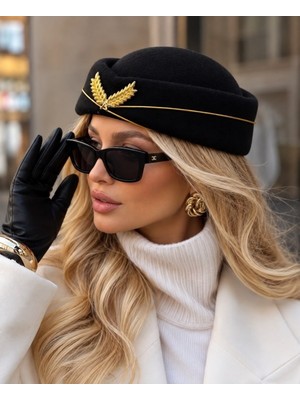 Aksesuarlı Kadın Siyah Yün Keçe Bere Şapka Hostes Modeli