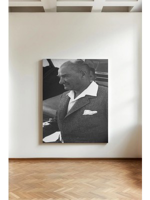Kanvaspera Şık ve Kararlı Atatürk Portresi - Kanvas Tablo - Siyah Beyaz, Zarafet Temalı Duvar Dekoru
