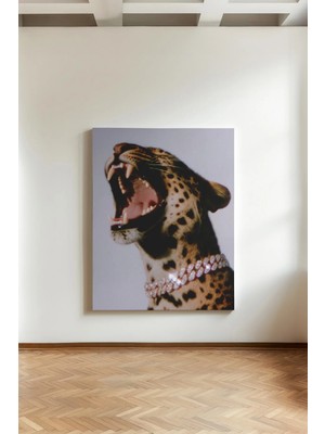 Kanvaspera Elmas Kolyeli Esneyen Leopar Panter - Kanvas Tablo - Çok Renkli, Modern Vahşi Doğa Duvar Dekoru