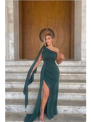 Simli Tek Kuyruklu Omuz Kumaş Elbise