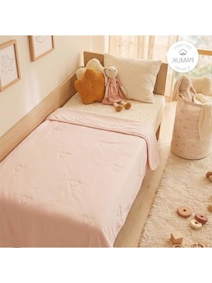 Die Grup Pembe Renk Kalp Nakışlı %100 Pamuk Bebek Örtüsü 90 x 120 cm