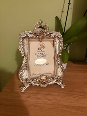 Hanlar Home Barok Ayaklı Dekoratif Fotoğraf Çerçevesi – Eskitme Gümüş / Şampanya (13X18 Cm)
