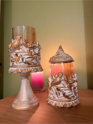 Hanlar Home Kuşlu Ayaklı ve Kapaklı Dekoratif Cam Mumluk & Şekerlik Seti – Beyaz Altın Varak Eskitme 2'li Şamdan & Kavanoz (27X12 cm & 23X12 Cm)