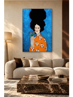 Fida Mavi Fonda Kır Çiçeği Tutan Kadın Canvas Tablo