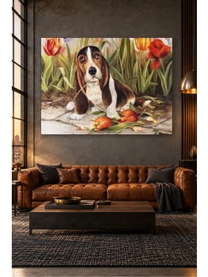 Fida Lale Bahçesinde Ağzında Çiçekli Basset Yavrusu Canvas Tablo