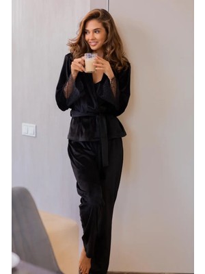 Juwana Lüks Kadife Dantel Detaylı Şık Kuşaklı Sabahlık & Pijama Takımı