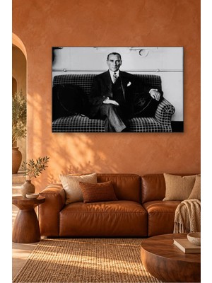 Fida Ekose Kanepede Oturan Atatürk Canvas Tablo