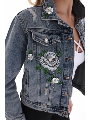 İnci Türkay Inci Türkay Kadın Tasarım Denim Ceket Renkli Boncuk ve Pul Çiçek Işleme Detaylı Mavi Slim Kalıp Kot Mont