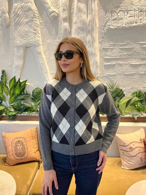 Nice Boutique Baklava Desenli Düğme Detaylı Hırka