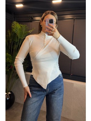 Mir Store Ekru Boğazlı Asimetrik Düğme Detaylı Triko Kazak