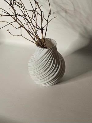 Modern Dalgalı Tasarım Dekoratif Vazo – 3D Baskı Minimalist Masa Üstü Çiçeklik | Beyaz Beya