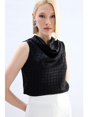 Sateen Puantiye Desenli Kolsuz Bluz - Siyah