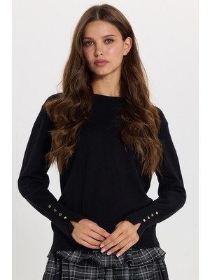 Tudors Kadın Slim Fit Dar Kesim Bisiklet Yaka Kol Manşet Yırtmaçlı Gold Düğme Detay Siyah Triko Kazak