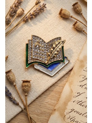 BB Bi Butik Shop Kristal Taşlı Taç Desenli ve Tüy Işlemeli Açık Kitap Broşu - Kitap Aşıklarına Özel Zarif Hediye