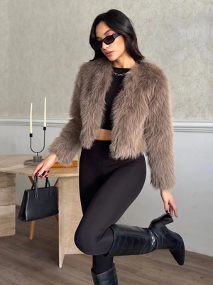 Miss Beyoğlu Crop Peluş Suni Kürk Ceket