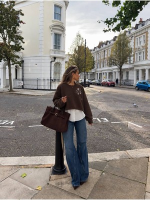 Miss Beyoğlu Çiçek Işlemeli Crop Sweatshirt - 4 Renk