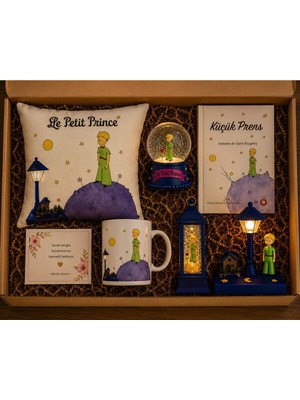 Minik Esnaf Küçük Prens Premium Hediye Seti | Yastık, Kupa, Işıklı Kar Küresi, Masa Lambası, Dekoratif Fener, Kitap ve Özel Not Kartı
