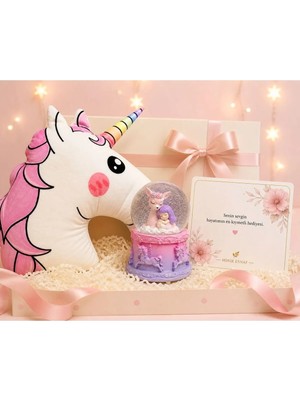 By Rk Tasarım Unicorn Yastık & Işıklı Kar Küresi Hediye Seti – Kız Çocuklarına Özel Doğum Günü & Sürpriz Hediye