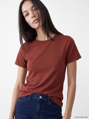 LC Waikiki Lcw Everyday Bordo Bisiklet Yaka Kadın Tişört