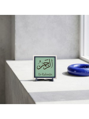 Miaju Bereket ve Bolluk Vurgusu Taşıyan Er-Rahman Isimli Hat Sanatı Dekoratif Hediyelik Obje - Rafine Bir Tasarım Vurgusu, Ev Ziyaretine Özel Bir Armağan Olarak (Mini) 10X10 cm