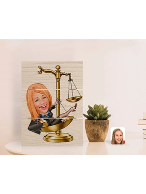 BK Gift Kişiye Özel Kadın Avukat Karikatürlü Otantik Masaüstü Ahşap Palet Çerçeve-4