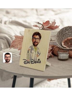 BK Gift Kişiye Özel Isimli Erkek Göz Doktoru Karikatürlü Dekoratif Ahşap Çerçeve Model 1