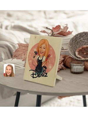 BK Gift Kişiye Özel Isimli Kadın Kuaför Karikatürlü Dekoratif Ahşap Çerçeve Model 3