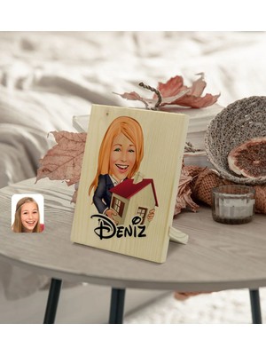 BK Gift Kişiye Özel Isimli Kadın Emlakçı Karikatürlü Dekoratif Ahşap Çerçeve Model 1
