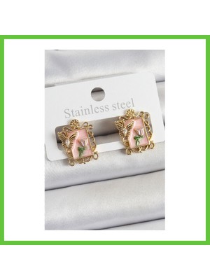 Bezos Pirinç Pembe Mineli Sanatsal Portre Model Gold Renk Kadın Küpe Dmc