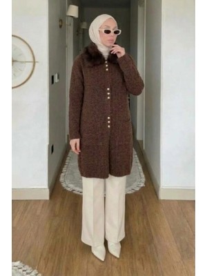 Tesettür Diyarı Kadın Kürk Yakalı Düğmeli Cepli Angora Uzun Hırka- Kahverengi Standart Beden (36-42 Uyumlu)