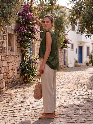 Meltem Collection Sırtı Düğme Detaylı Kolları Fırfırlı Müslin Bluz